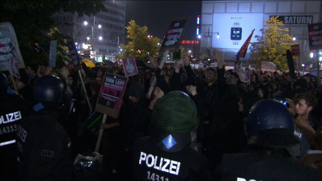  Les Allemands protestent après les élections du pays 