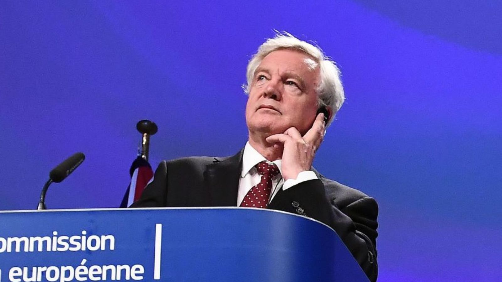  Le secrétaire Brexit David Davis et le négociateur en chef de l'UE Michel Barnier 
