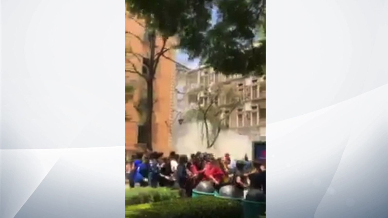  Une partie d'un collège dans la ville de Mexico s'effondre pendant le tremblement de terre 