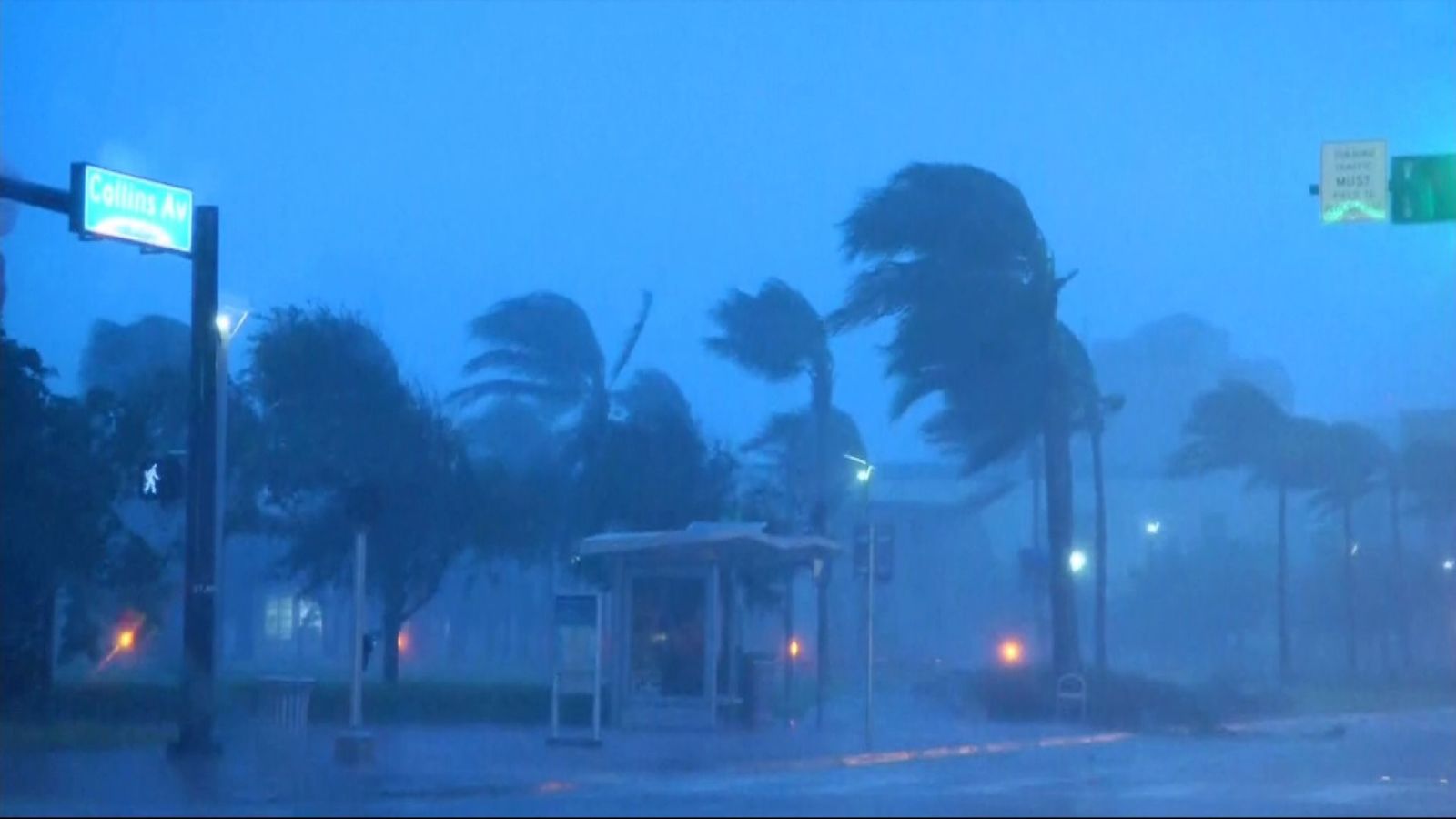  Le mur d'oeil du nord de l'ouragan Irma est maintenant arrivé sur le Florida Keys 