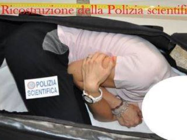  La ​​police a publié une photo de reconstruction d'une femme dans une valise. Pic: Polizia di Stato 