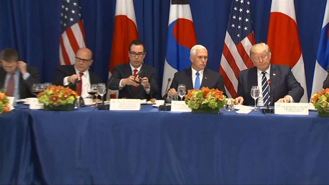 Donald Trump donne une déclaration sur les sanctions en Corée du Nord. 