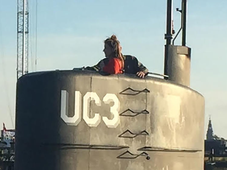  Cette photo montre que le journaliste suédois Kim Wall se trouve dans la tour du sous-marin privé UC3 Nautilus & # 39; le 10 août 2017 dans le port de Copenhague 