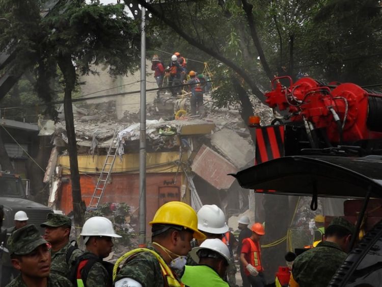  La scène de ce bloc d'appartements effondré est rejoué dans la ville de Mexico 