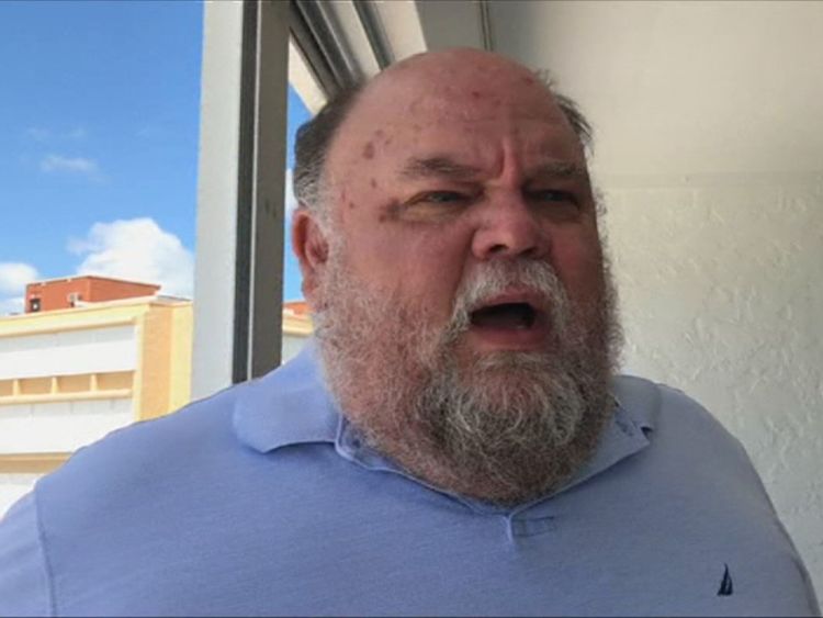  Carl Roberts a stocké sur le rhum et à emporter et reste 