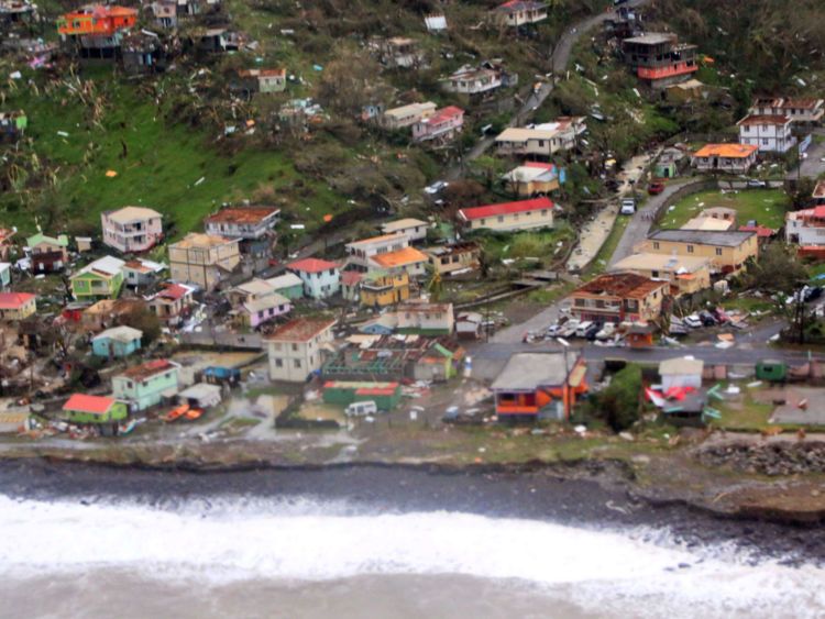  Les maisons endommagées de l'ouragan Maria sont présentées dans cette photo aérienne sur l'île de Dominique 