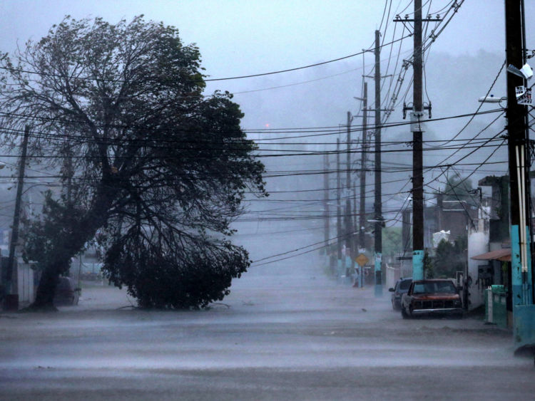  Une rue inondée à Fajardo, Puerto Rico 