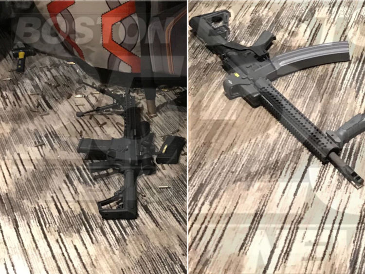  Deux des arsenaux d'armes trouvés à l'intérieur de la salle de Paddock. Pic: Fox25Boston 
