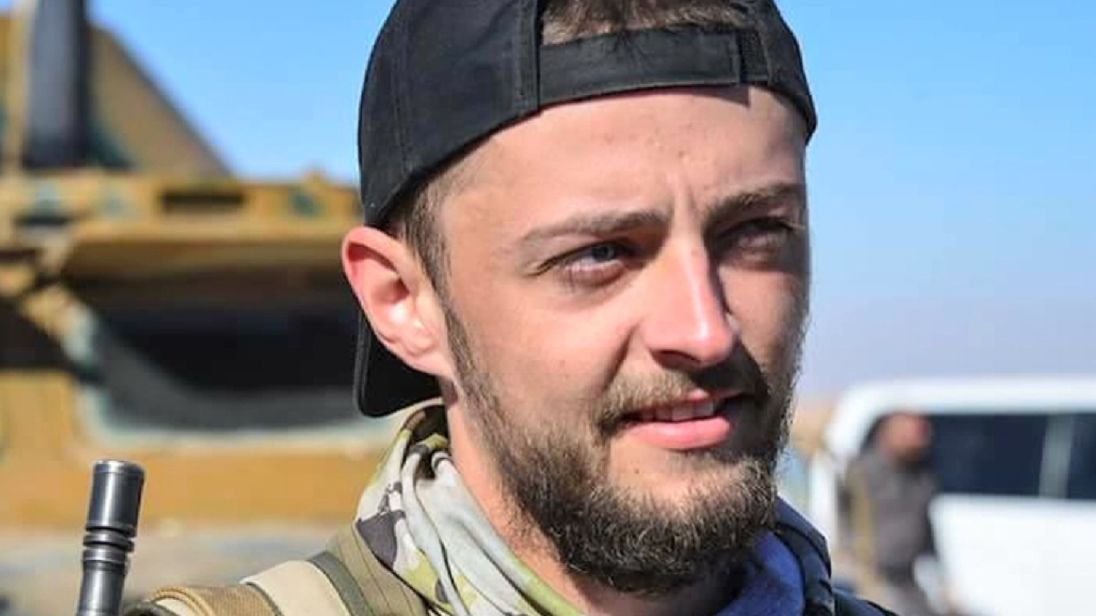  Jac Holmes pensait que l'Occident ne faisait pas assez contre l'État islamique 