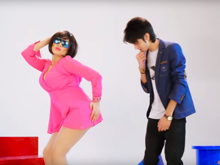  Qandeel Baloch est récemment apparu dans un clip vidéo avec le chanteur Aryan Khan 