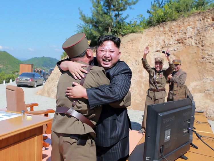  Kim Jong Un célèbre le tir d'essai réussi du missile balistique intercontinental Hwasong-14 