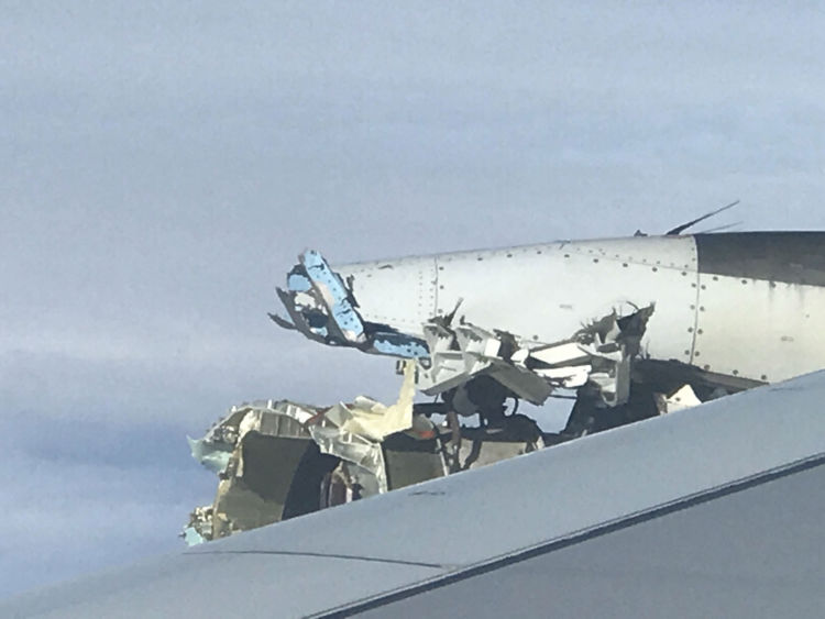  Un avion d'Air France obligé d'atterrir au Canada avec des dommages au moteur. Image approuvée par Foreign Desk. Crédit: @rickengebretsen 