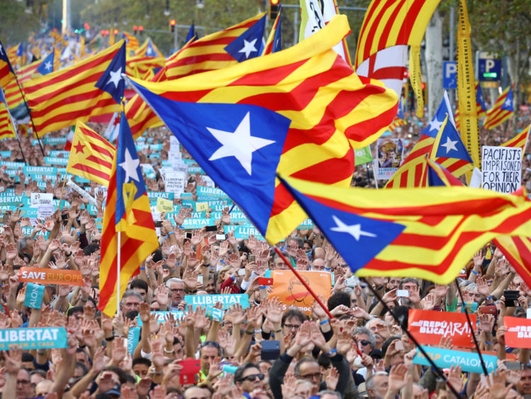 Des centaines de partisans de l'indépendance manifestent à Barcelone 