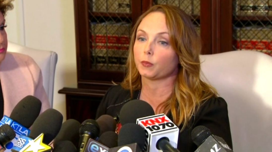 Louisette Geiss allègue que Weinstein a joué un acte sexuel devant elle 