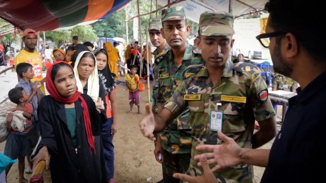  L'armée du Bangladesh aide à diriger le camp de réfugiés 