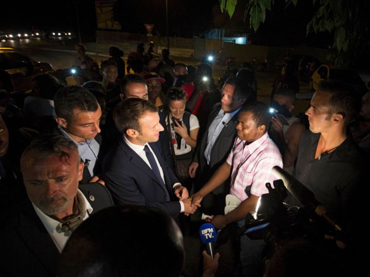  Emmanuel Macron visitant les résidents du quartier Cogneau Lamirande 