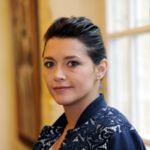  L'actrice française Emma De Caunes pose lors d'une présentation du film Les chateaux de sable & à l'Hôtel Gantois à Lille le 24 mars 2015. AFP PHOTO / FRANCOIS LO PRESTI (Crédit photo à lire: FRANCOIS LO PRESTI / AFP / Getty Images) <noscript><br />
                            <img decoding=