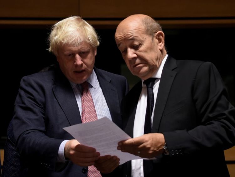  Boris Johnson avec le ministre français des Affaires étrangères Jean-Yves Le Drian 