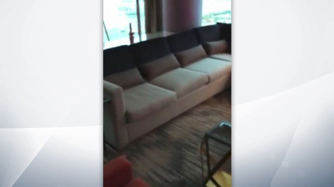  L'homme armé de Las Vegas Stephen Paddock a tiré des armes de cette salle dans l'hôtel Mandalay Bay 