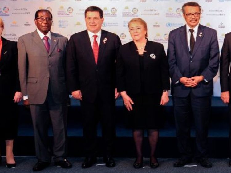  M. Mugabe (à g.) Et M. Tedros Adhanom Ghebreyesus (à droite) 