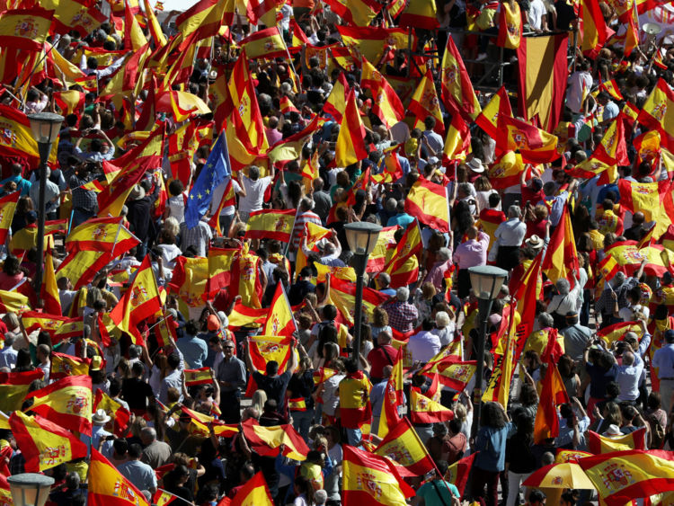  Les gens participent à une manifestation pro-syndicale à Madrid 
