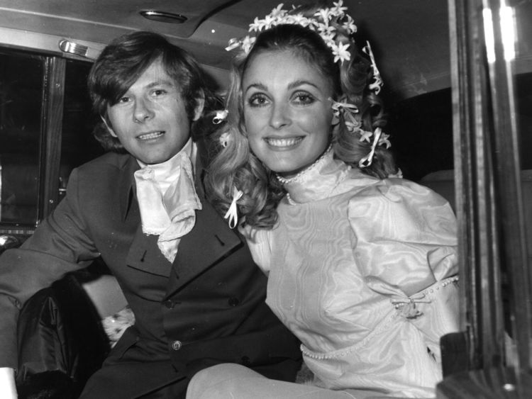  Le réalisateur polonais Roman Polanski et l'actrice américaine Sharon Tate (1943 - 1969) lors de leur mariage. Elle a ensuite été assassinée par des membres de la secte pseudo-religieuse de Charles Manson, The Family. (Photo par Evening Standard / Getty Images)
