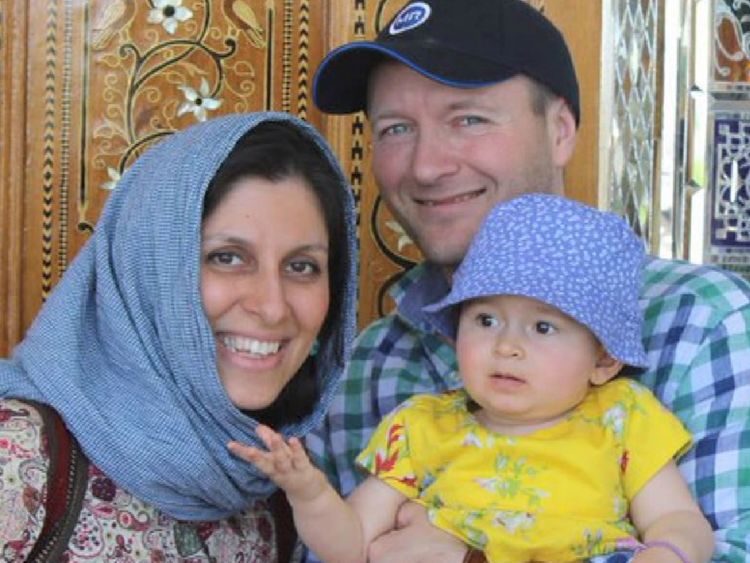  Nazanin Zaghari-Ratcliffe, son mari Richard Ratcliffe et leur enfant 