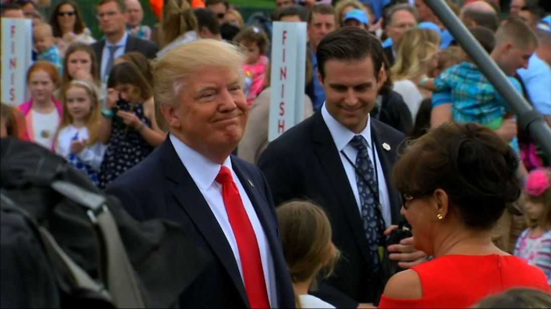  Le président Trump prévient la Corée du Nord de "se comporter" 