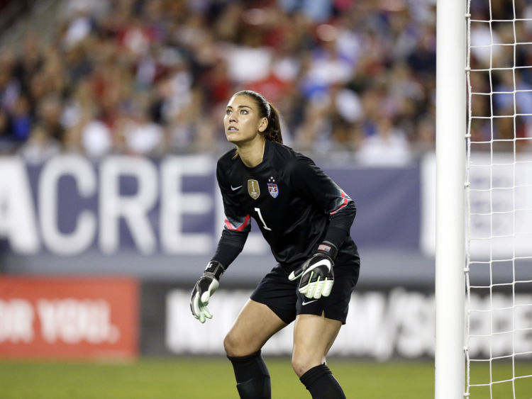  TAMPA, FL - 3 MARS: Le gardien de but Hope Solo # 1 des États-Unis défend l'objectif durant la seconde moitié de 2016 SheBelieves Match de football de coupe contre 