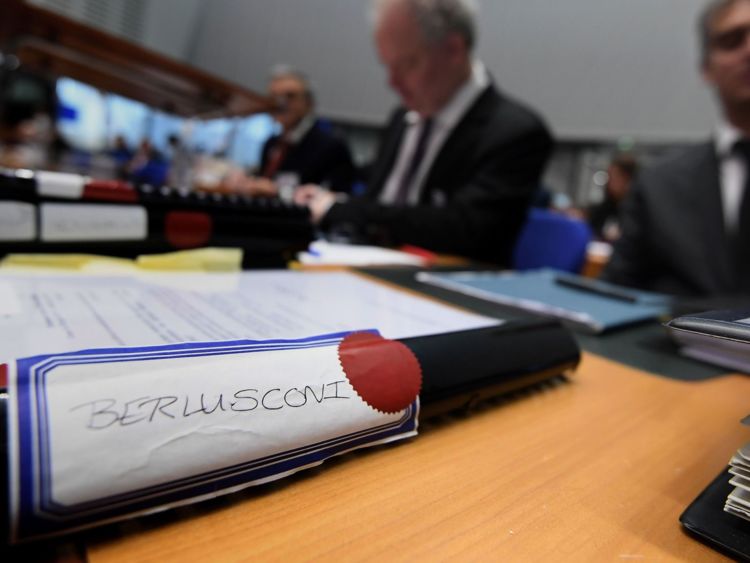 Les avocats de Silvio Berlusconi préparent leur cas devant la Cour européenne des droits de l'homme à Strasbourg 