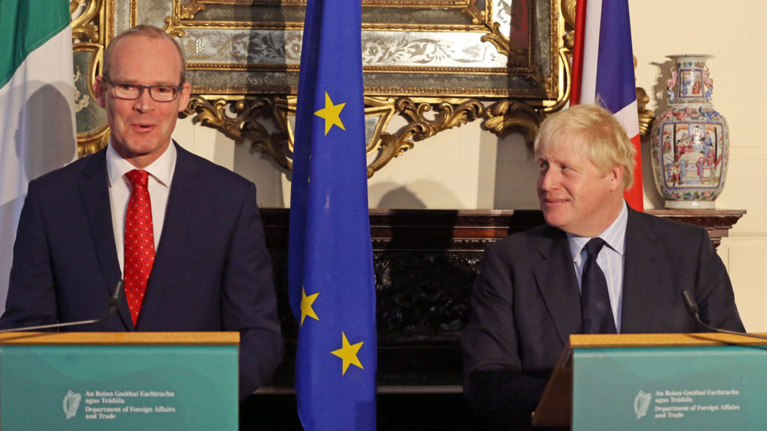 F Boris Johnson, secrétaire d'Etat, regarde lors d'une réunion avec le ministre irlandais des Affaires étrangères, Simon Coveney, à l'Iveagh House de Dublin. ASSOCIATION DE PRESSE Photo. Date de la photo: vendredi 17 novembre 2017. Voir l'histoire de l'AP POLITIQUE Johnson. Crédit photo devrait se lire comme suit: Brian Lawless / PA Wire 