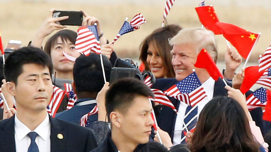  U.S. Le président Donald Trump et la première dame Melania arrivent à Air Force One à Beijing, en Chine 