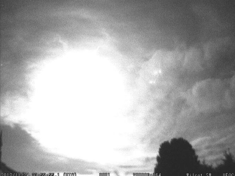  Une image d'une boule de feu vue dans le ciel au-dessus de Wilcot, Wiltshire. 