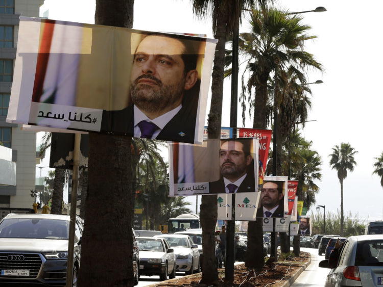  Affiches de f Le Premier ministre libanais Saad Hariri à Beyrouth, avec la légende «Nous sommes tous des Saad» </span><br />
        <span class=