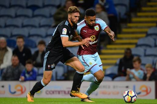 Watford signe l'attaquant de Burnley, André Gray, sur une entente de cinq ans pour les frais d'inscription au club