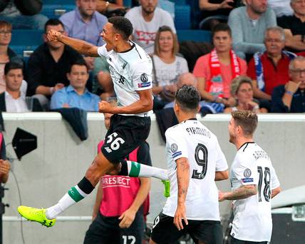 Jamie Carragher partage une image de retour depuis le temps qu'il a mené Trent Alexander-Arnold comme une mascotte de Liverpool