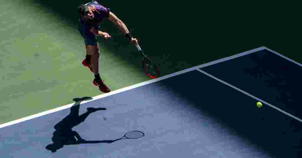 Denis Shapovalov, 18 ans, avance à la quatrième ronde à l'US Open