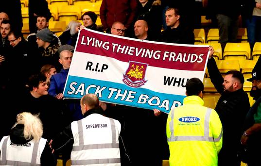 Les fans de West Ham ont averti d'arrêter d'appeler le 999 pour se plaindre de leur équipe