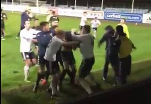 MONTRE: Leeds U-23s 'sortir' du match amical après la bagarre de masse