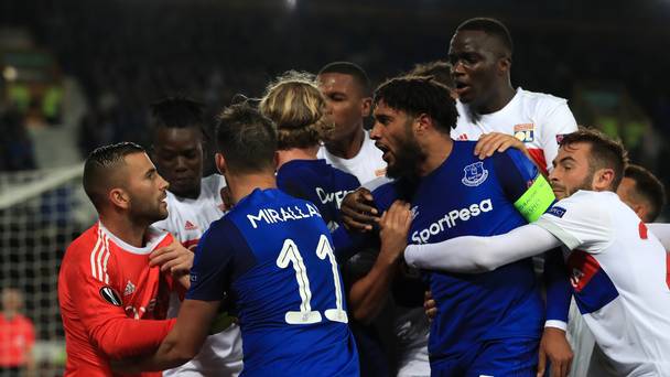 L'UEFA inflige une amende de 26 600 £ à Everton suite à la confrontation des supporters avec le gardien de but lyonnais