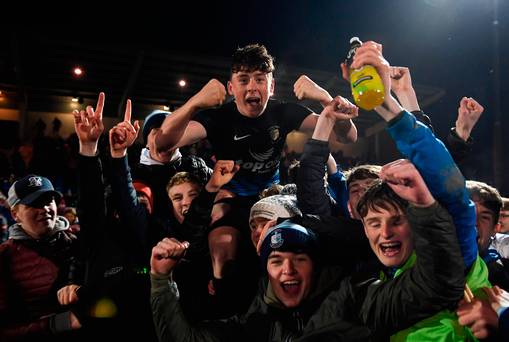 Des scènes jubilatoires alors qu'Athlone frappe tard pour remporter le titre inaugural des moins de 15 ans