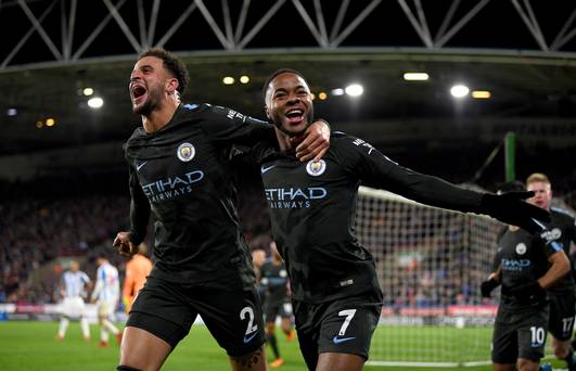 Raheem Sterling frappe tard alors que Manchester City vient de l'arrière pour gagner à Huddersfield