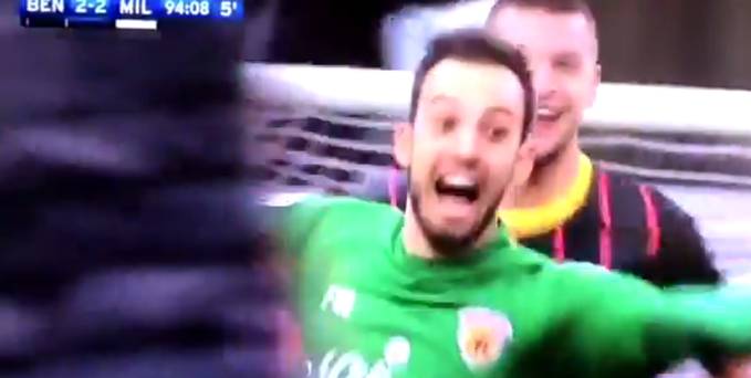 MONTRE: Benevento gagne le premier point de Serie A grâce à la spectaculaire tête de la 95e minute du gardien de but