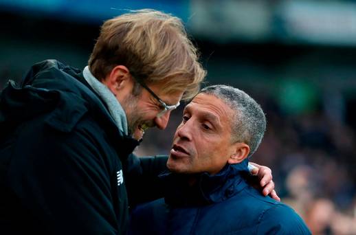 Le manager de Brighton Chris Hughton se retourne contre ses joueurs après qu'ils aient été découverts par Liverpool clinique