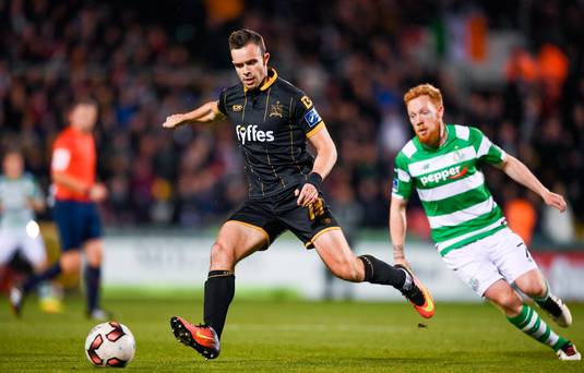 Robbie Benson accepte un nouveau contrat pour rester avec Dundalk