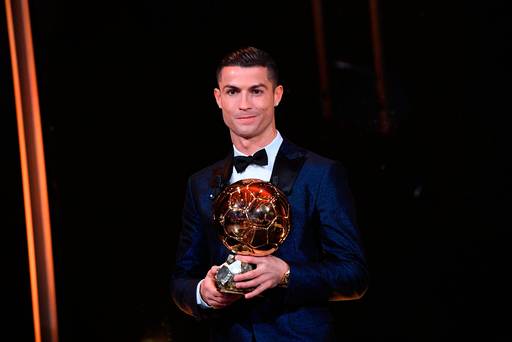 Ronaldo affronte Messi avec le cinquième ballon d'OR