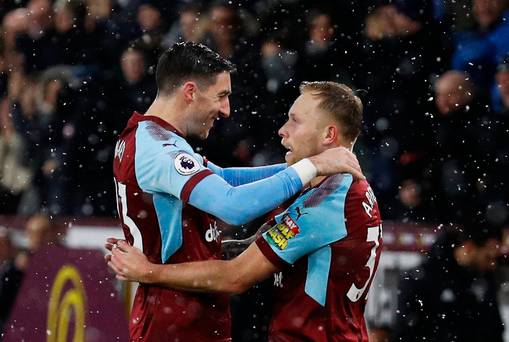 Scott Arfield vient pour Robbie Brady et s'avère être le gagnant du match de Burnley