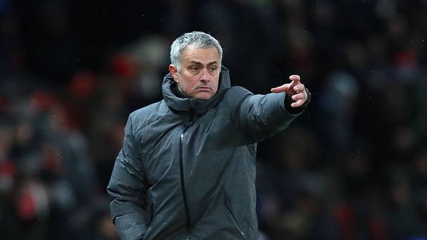 Jose Mourinho impliqué dans des échanges passionnés avec les joueurs de Man City après le derby