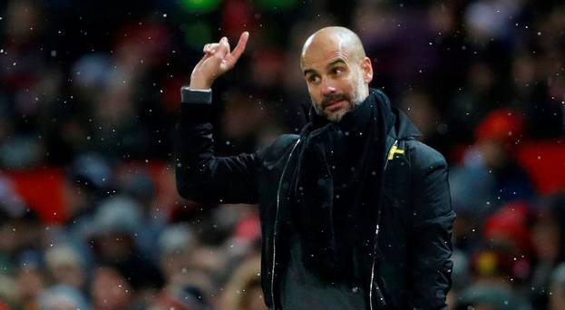 Le manager de Manchester City, Pep Guardiola, explique pourquoi il porte un ruban jaune après la critique de Jose Mourinho
