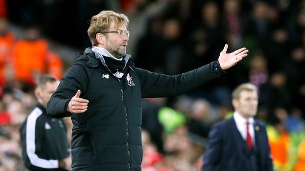 Jurgen Klopp se tient au vu de la pénalité d'Everton, mais admet que des émotions lui sont arrivées